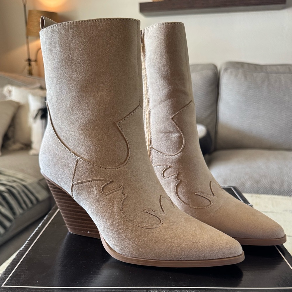 Cream Heeled Boots with Western Stitching cowgirl boots